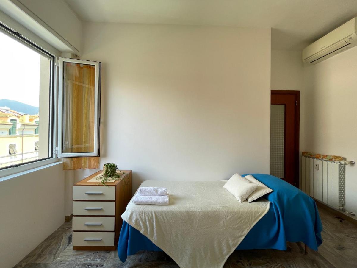 50 Metri Dal Mare Trilocale In Centro Con A/C Apartamento Loano Exterior foto