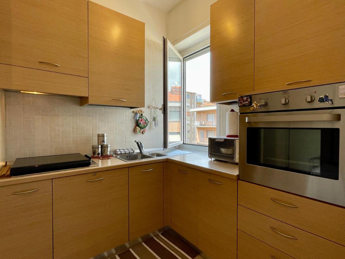 50 Metri Dal Mare Trilocale In Centro Con A/C Apartamento Loano Exterior foto