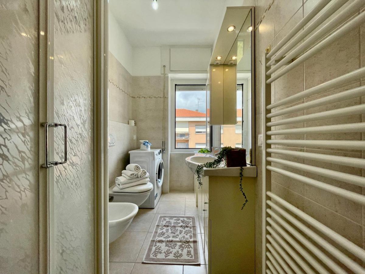 50 Metri Dal Mare Trilocale In Centro Con A/C Apartamento Loano Exterior foto