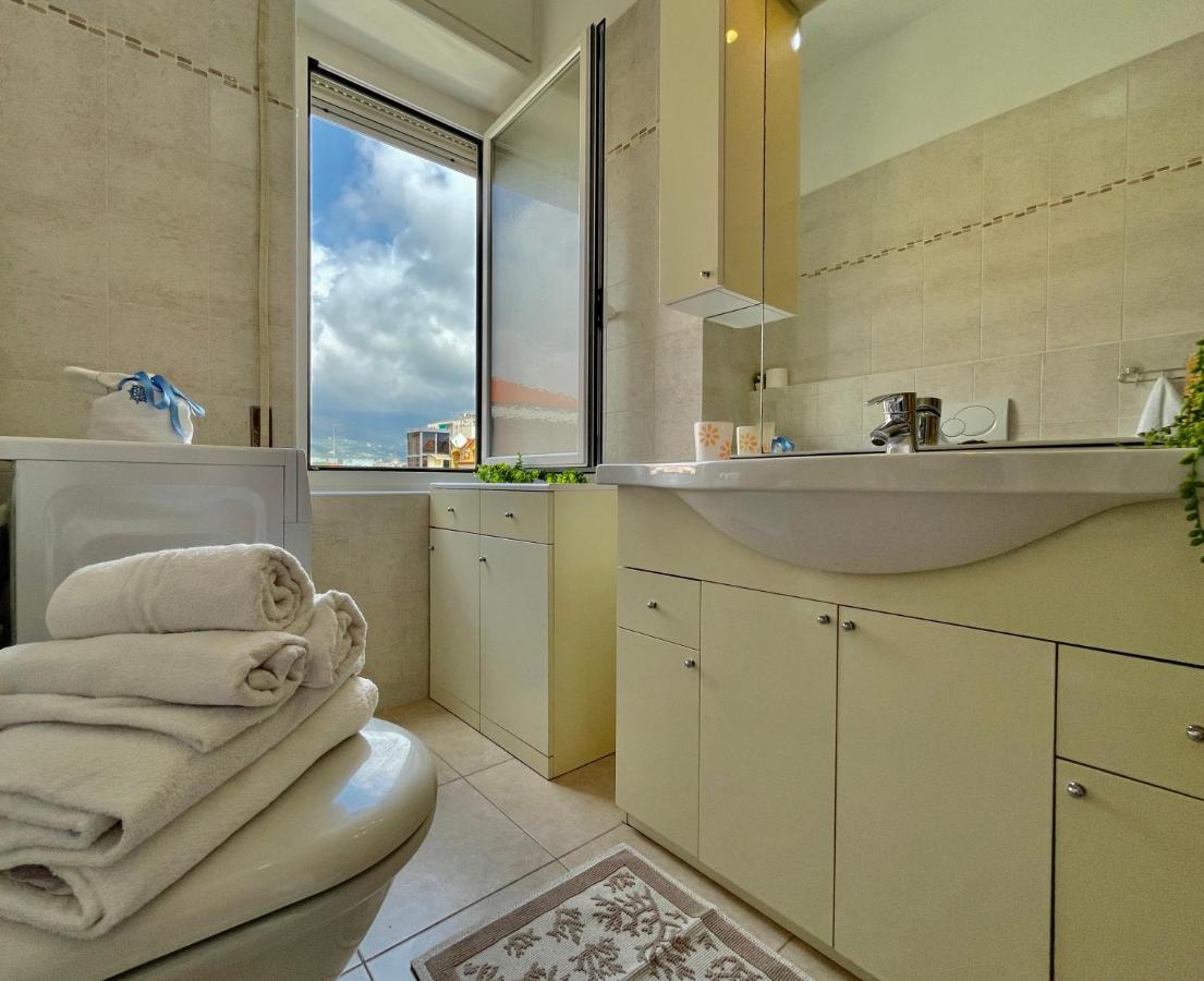 50 Metri Dal Mare Trilocale In Centro Con A/C Apartamento Loano Exterior foto