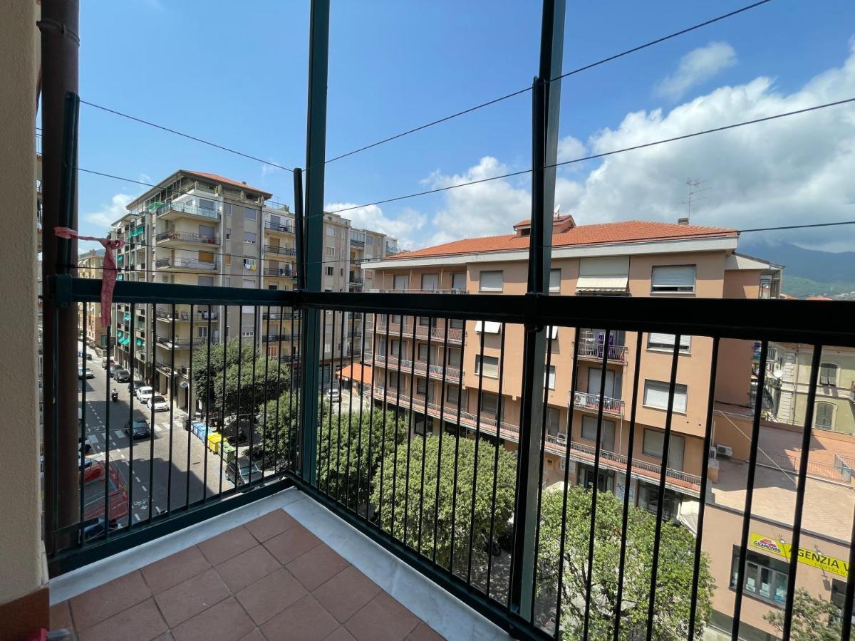 50 Metri Dal Mare Trilocale In Centro Con A/C Apartamento Loano Exterior foto